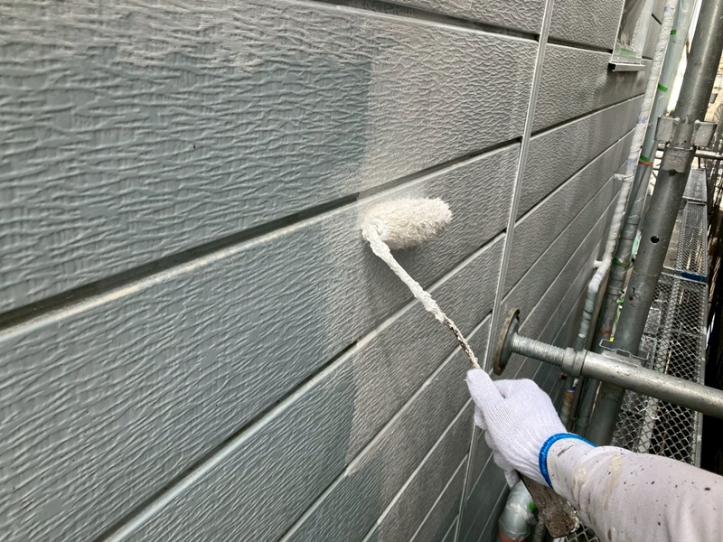 住宅アパートビル塗装工事　下塗り